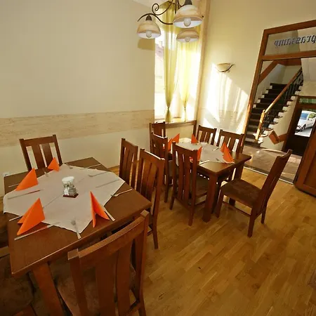 Zamkowy מלון 2*